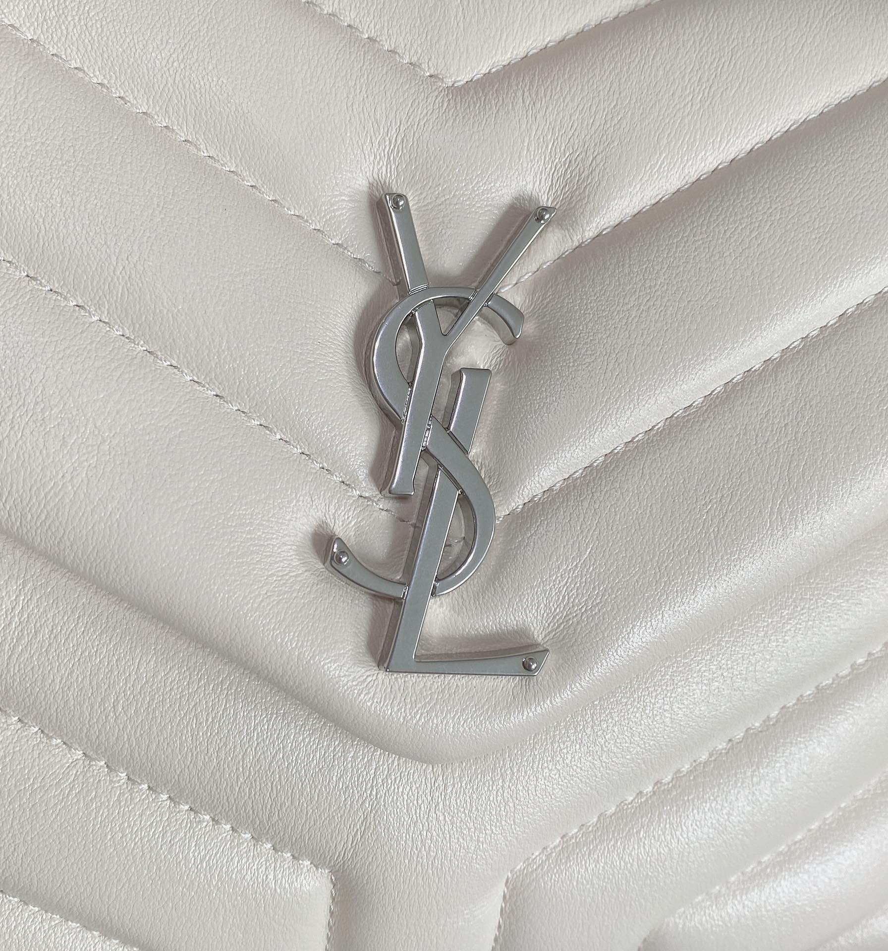 Y51 LOULOU SMALL IN QUILTED LEATHER WHITE 9 X 6.1 X 3.3 INCHES