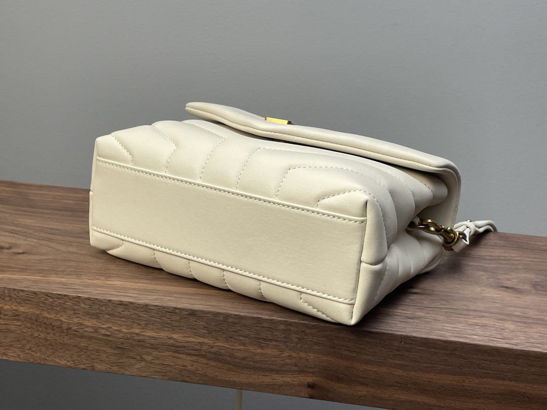 Y51 TOY LOULOU IN QUILTED LEATHER WHITE 7.9 X 5.5 X 3 INCHES