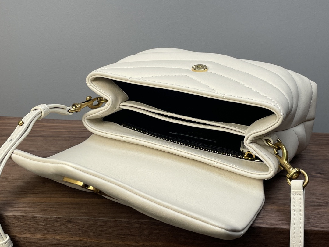 Y51 TOY LOULOU IN QUILTED LEATHER WHITE 7.9 X 5.5 X 3 INCHES