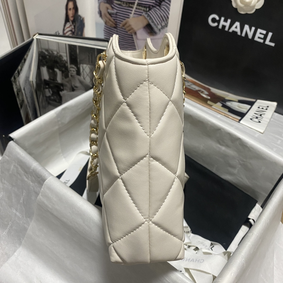 Ch**el Shiny Leather Large Shopper Tote White 33×21×7.5 cm