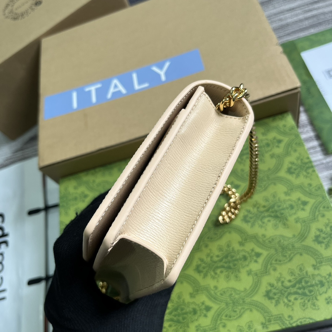 CHAIN WALLET WITH Gvc*1 SCRIPT LIGHT beige 7.8"W x 5"H x 1.6"D