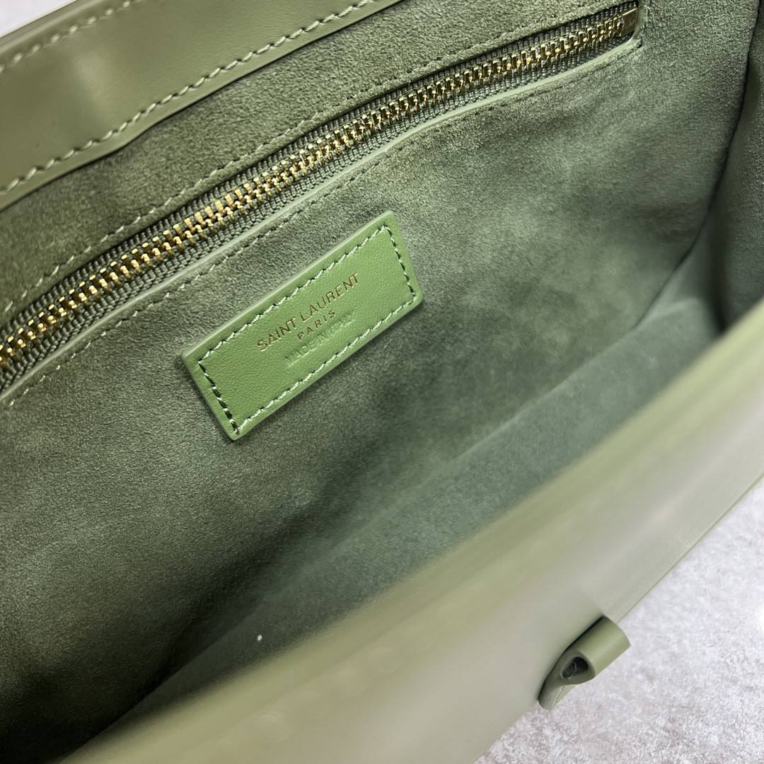Y51 LE 5 À 7 IN SMOOTH LEATHER GREEN 9 X 6.3 X 2.5 INCHES