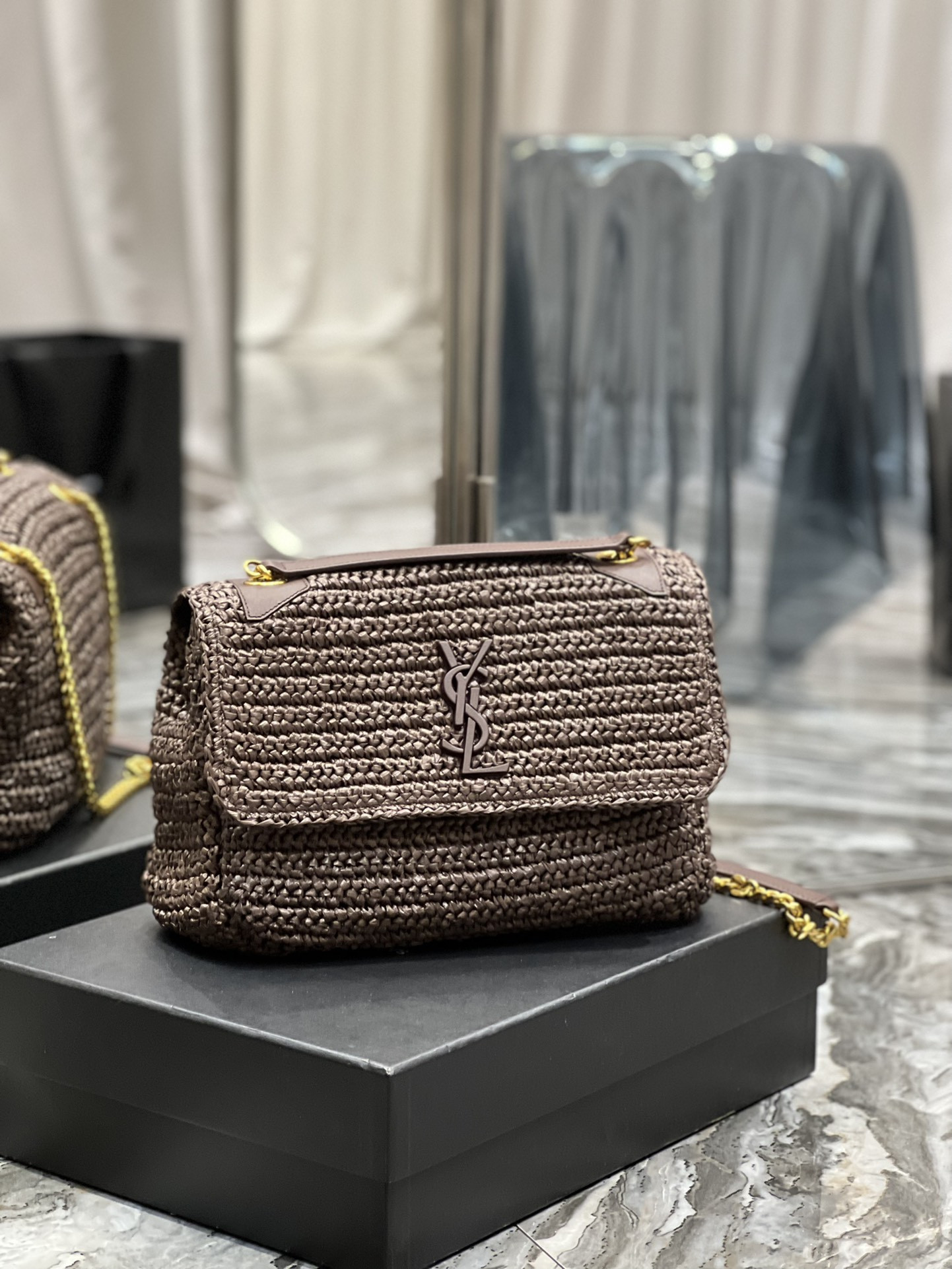 Y51 NIKI MEDIUM CHAIN BAG IN RAFFIA AND LEATHER COFFEE 11 X 7.8 X 3.3 INCHES
