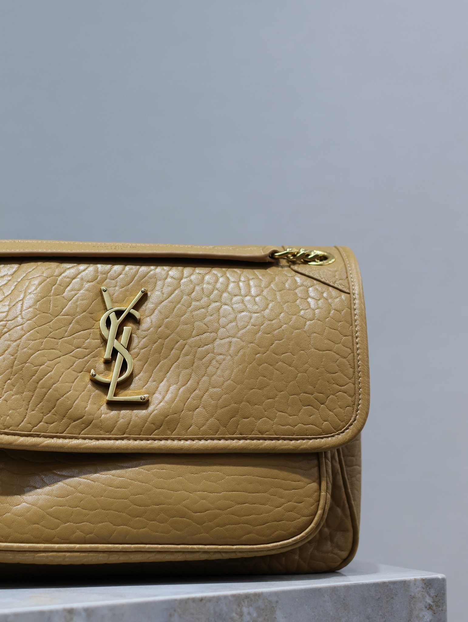 Y51 NIKI MEDIUM IN VINTAGE LEATHER DARK CORK 11 X 7.8 X 3.3 INCHES