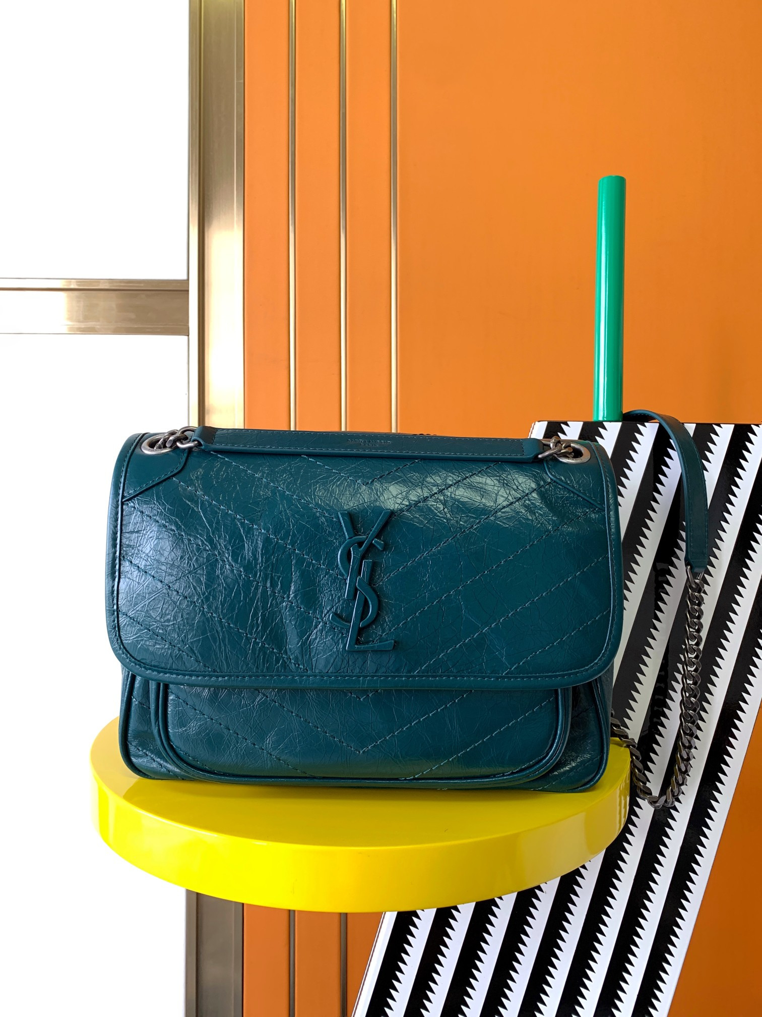 Y51 NIKI MEDIUM IN VINTAGE LEATHER 11 X 7.8 X 3.3 INCHES