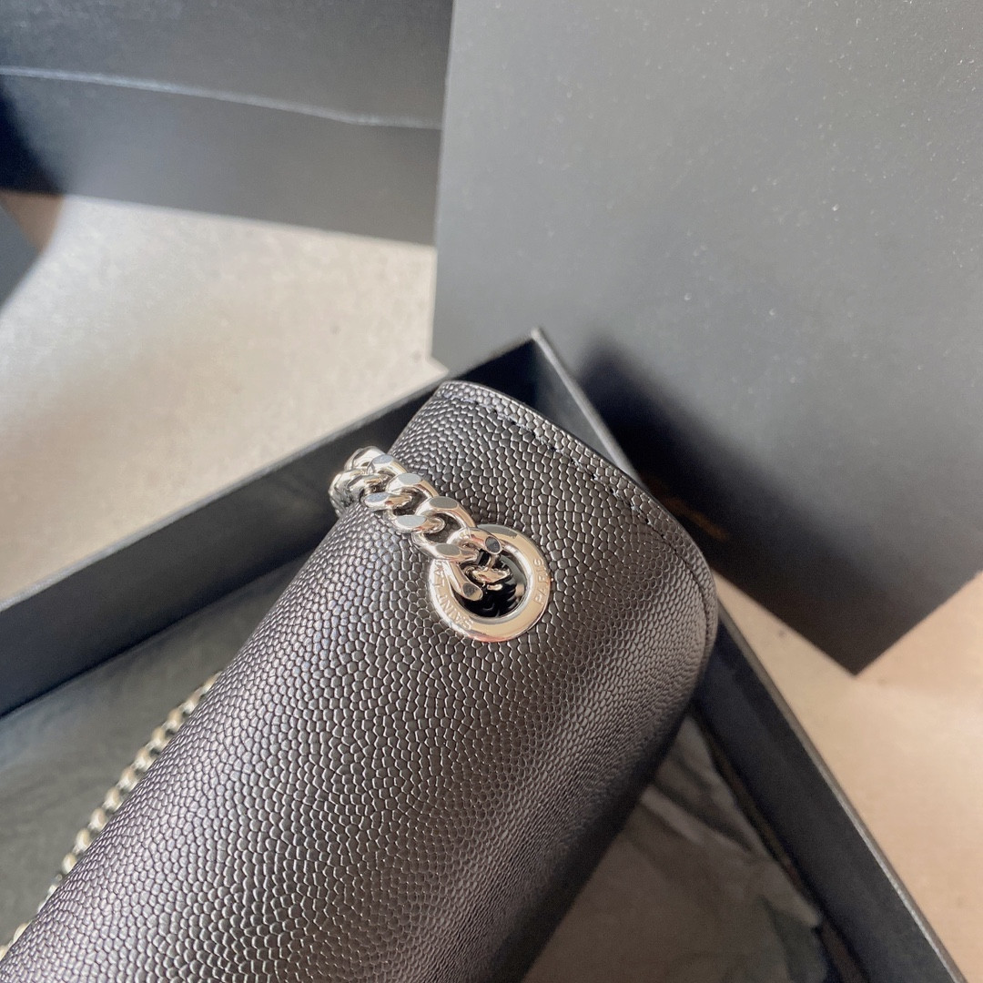 Y51 KATE MEDIUM IN GRAIN DE POUDRE EMBOSSED LEATHER BLACK SILVER 9.4 X 5.7 X 2.1 INCHES