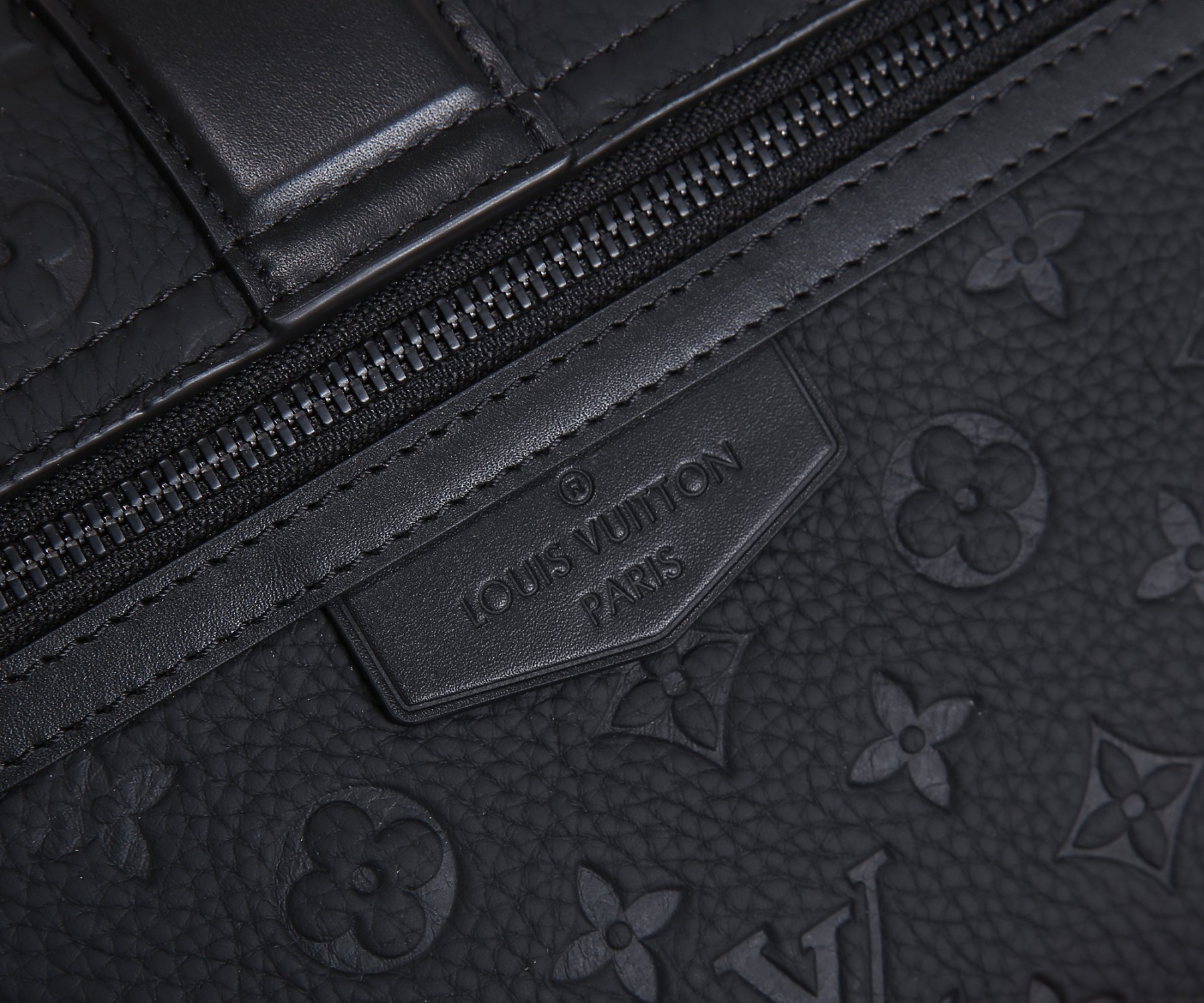 LV S-Cape Messenger M23741 28x16x10cm