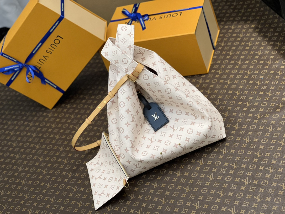 LV M24409 Atlantis GM 34 x 34 x 13.5 cm