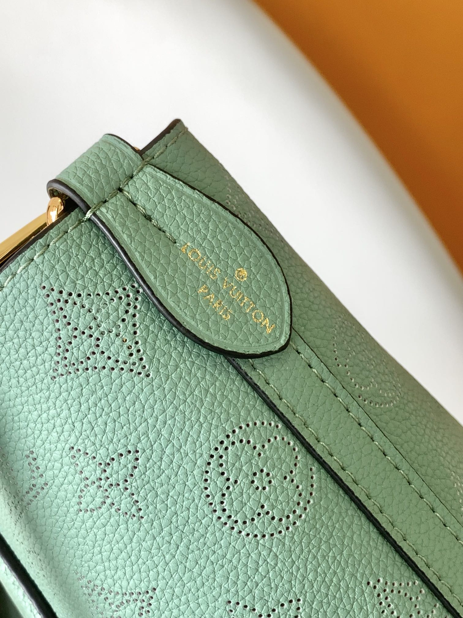 LV  Blossom M24930 20.0 x 20.0 x 12.5 CM
