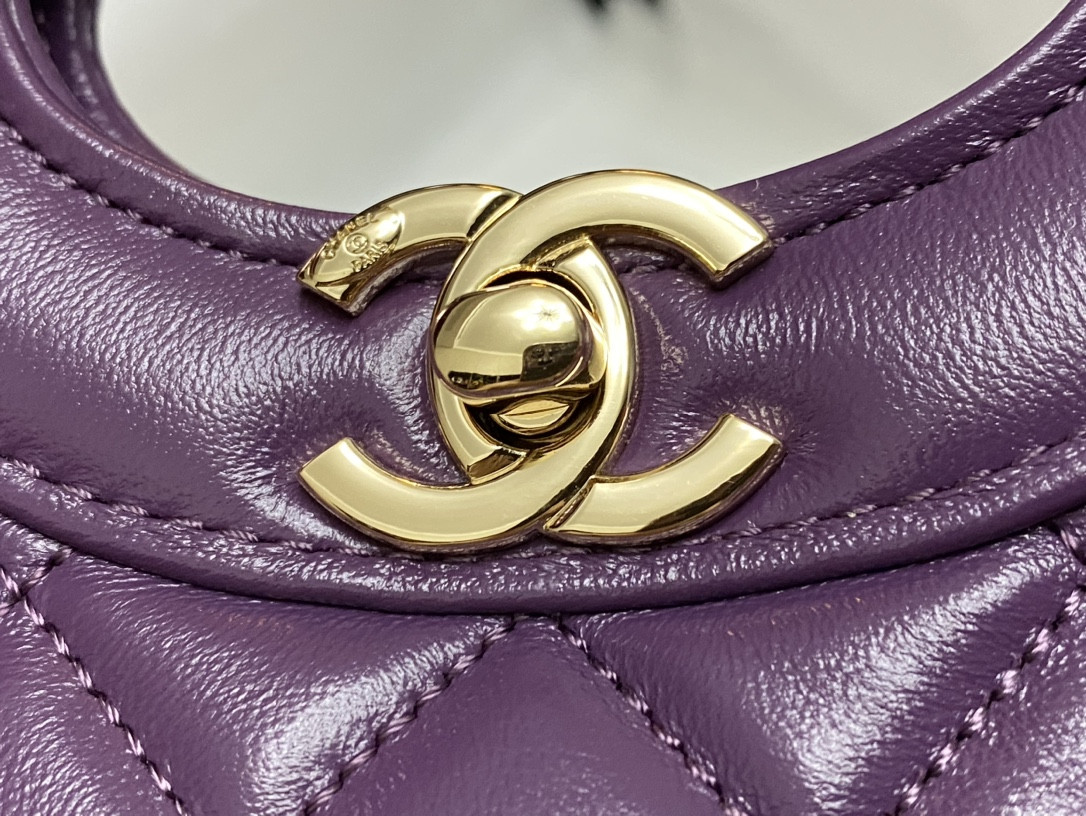 Ch**el MINI SHOPPING BAG Shiny Lambskin & Gold-Tone Metal 22x23x5.5cm