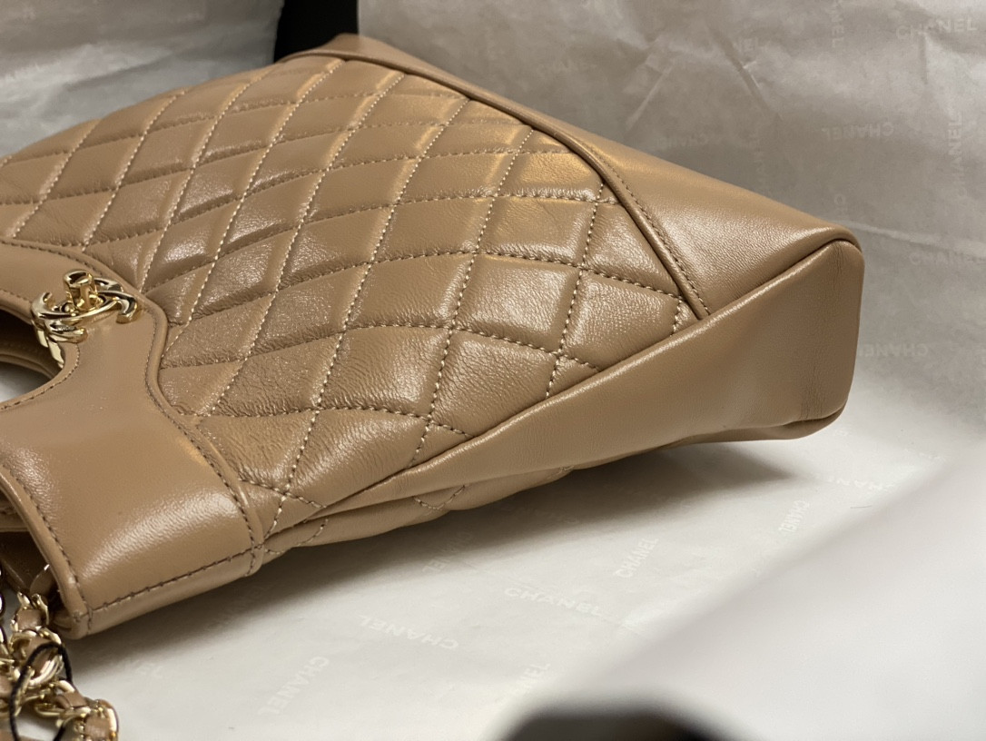 Ch**el MINI SHOPPING BAG Shiny Lambskin & Gold-Tone Metal 22x23x5.5cm