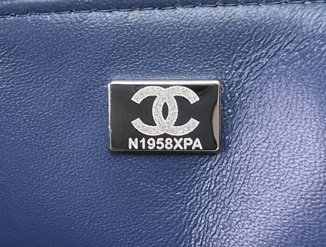 Ch**el CLASSIC 11.12 HANDBAG Tweed & Silver-Tone Metal  6 × 9.9 × 2.5 in