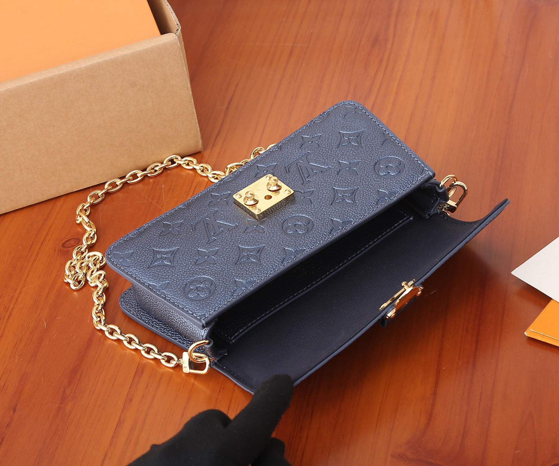LV Wallet On Chain Métis   M82671    7.5 x 4.3 x 2.2 inches