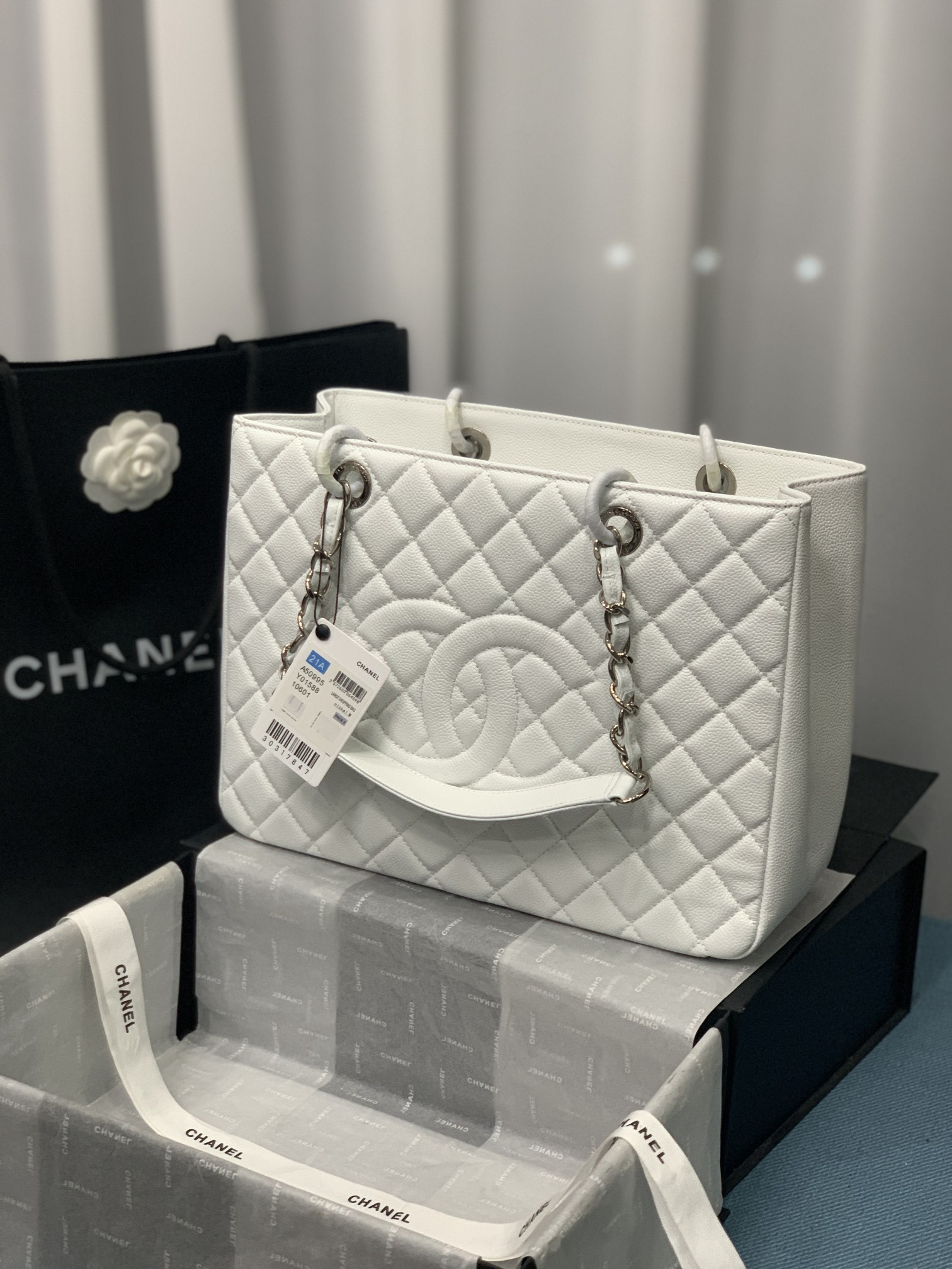 Ch**el GST CAVIAR LEATHER HARDWARE 24X33X13CM