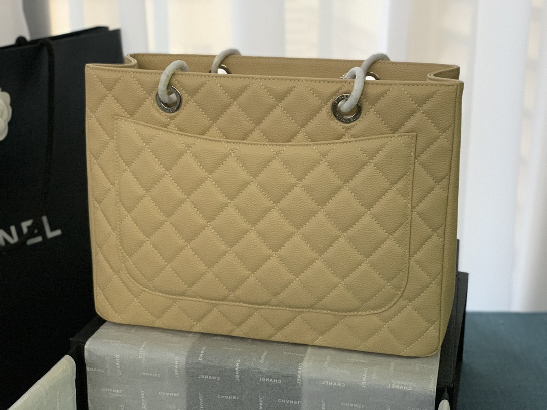 Ch**el GST CAVIAR LEATHER HARDWARE 24X33X13CM