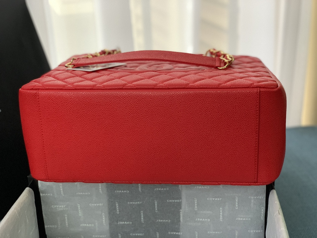Ch**el GST CAVIAR LEATHER HARDWARE 24X33X13CM