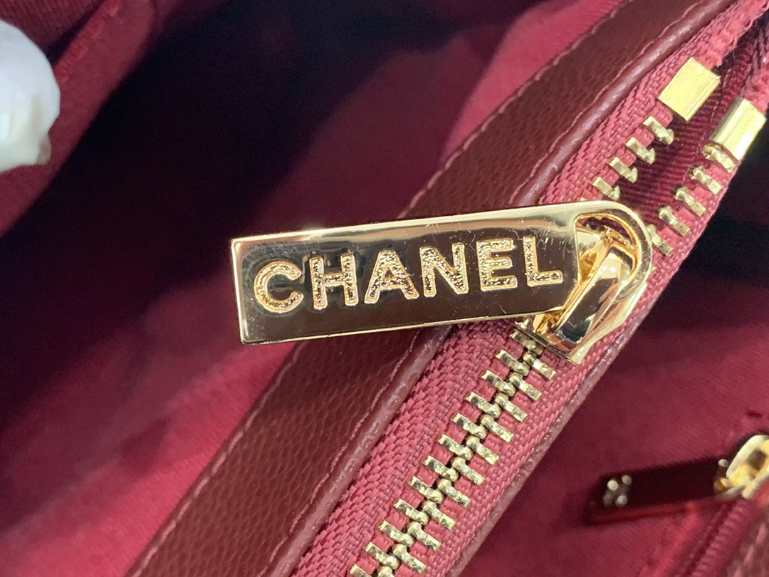 Ch**el GST CAVIAR LEATHER HARDWARE 24X33X13CM