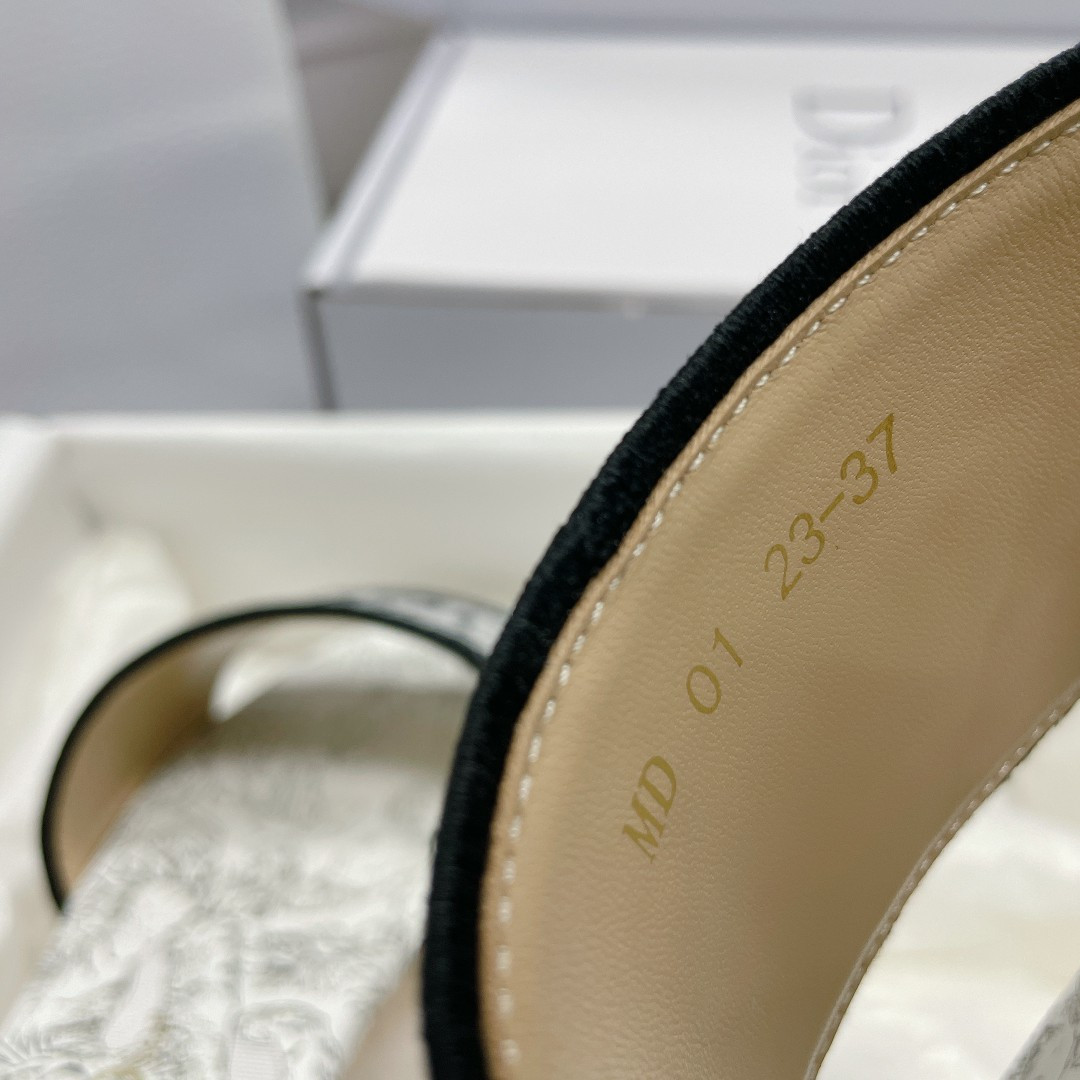 UA D10r Dway Slide