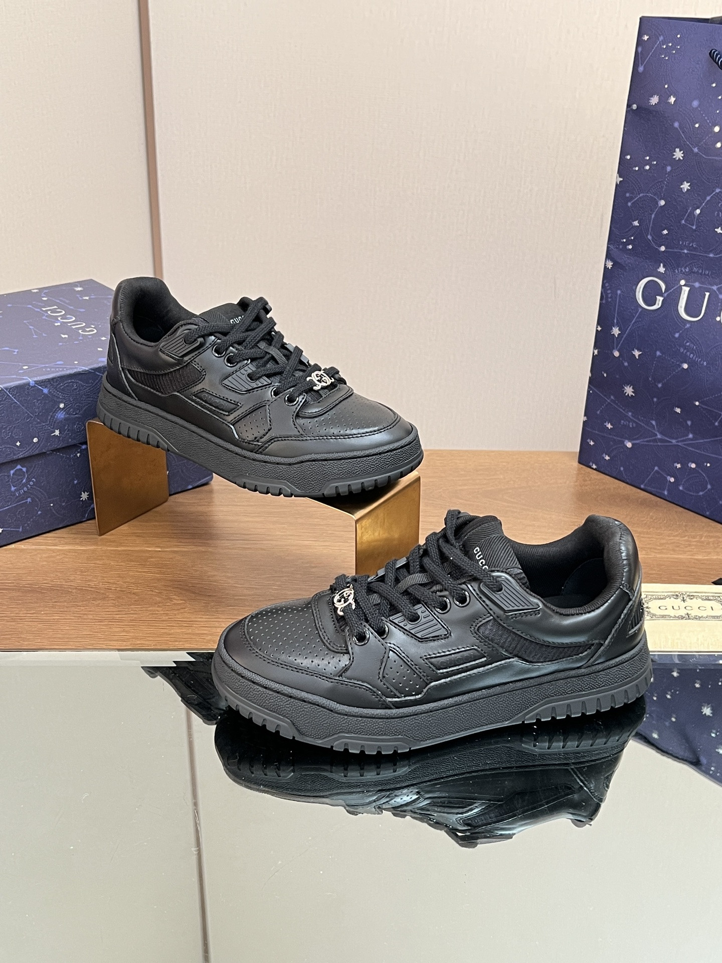 UA Gvc*1 Low-Top SNEAKER