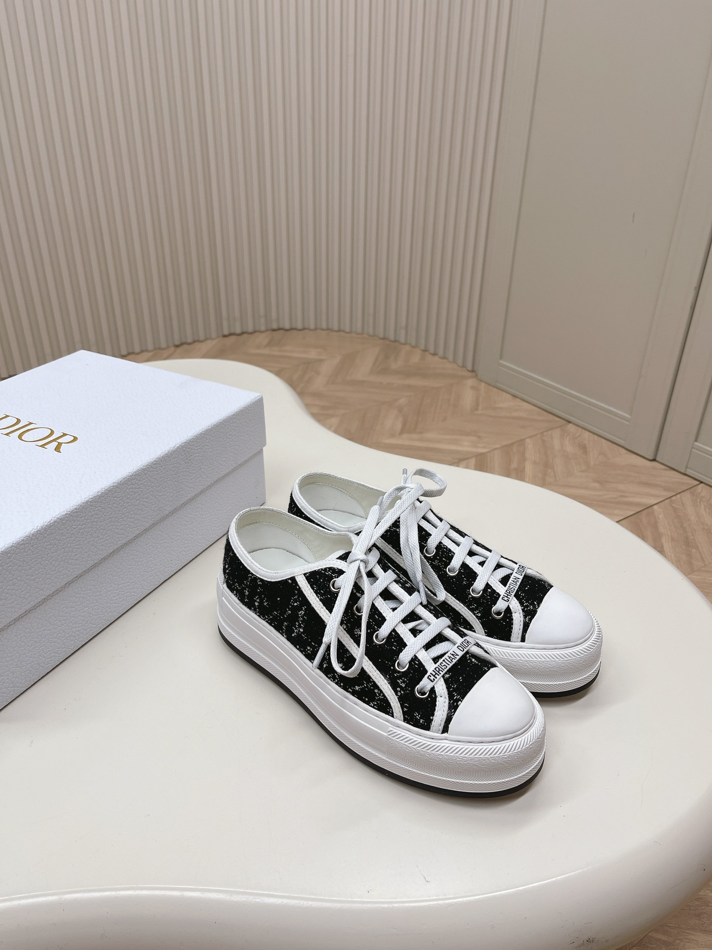 UA Walk'n'D10r Platform Sneaker
