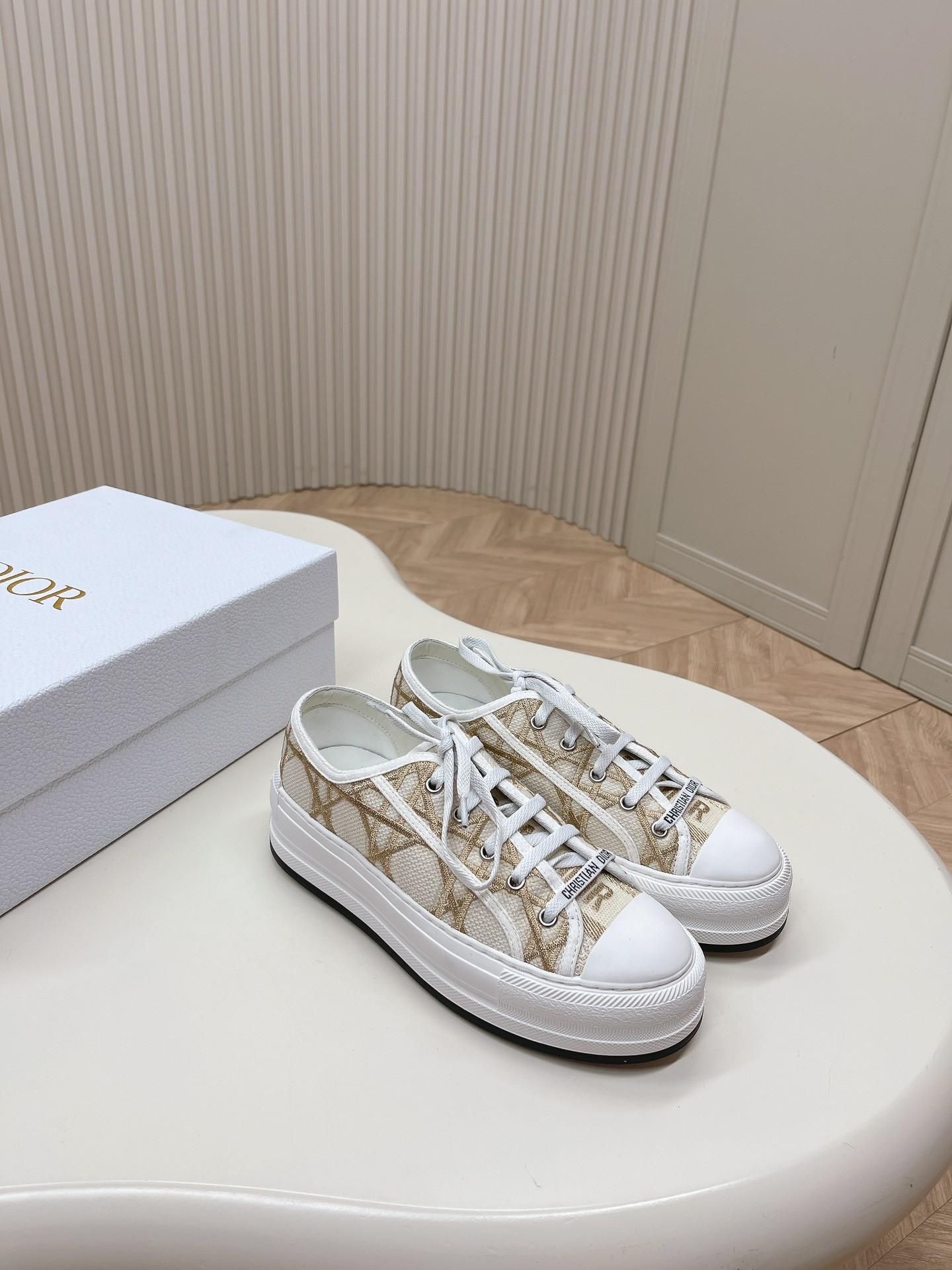 UA Walk'n'D10r Platform Sneaker