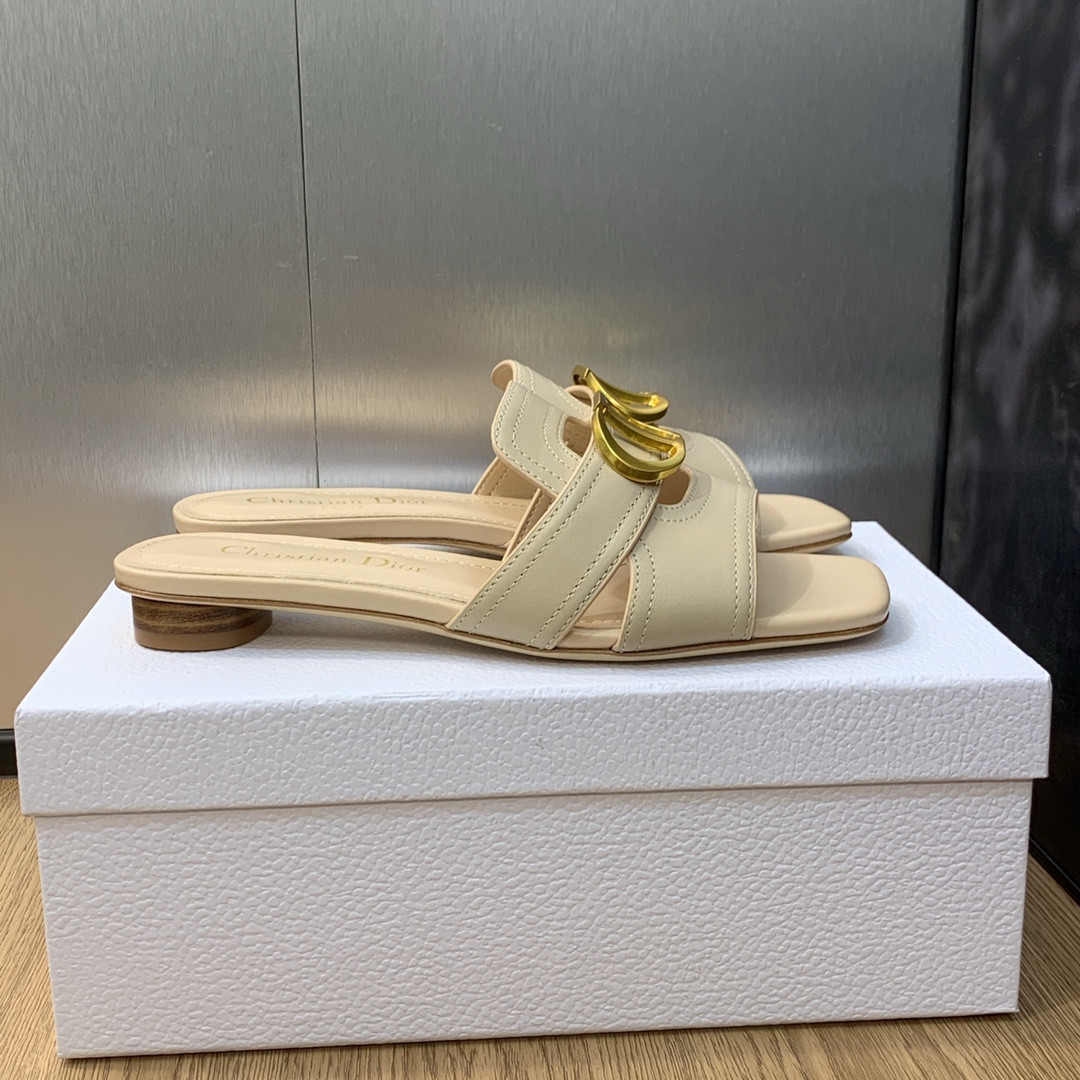 UA D10r 30 Montaigne Slide