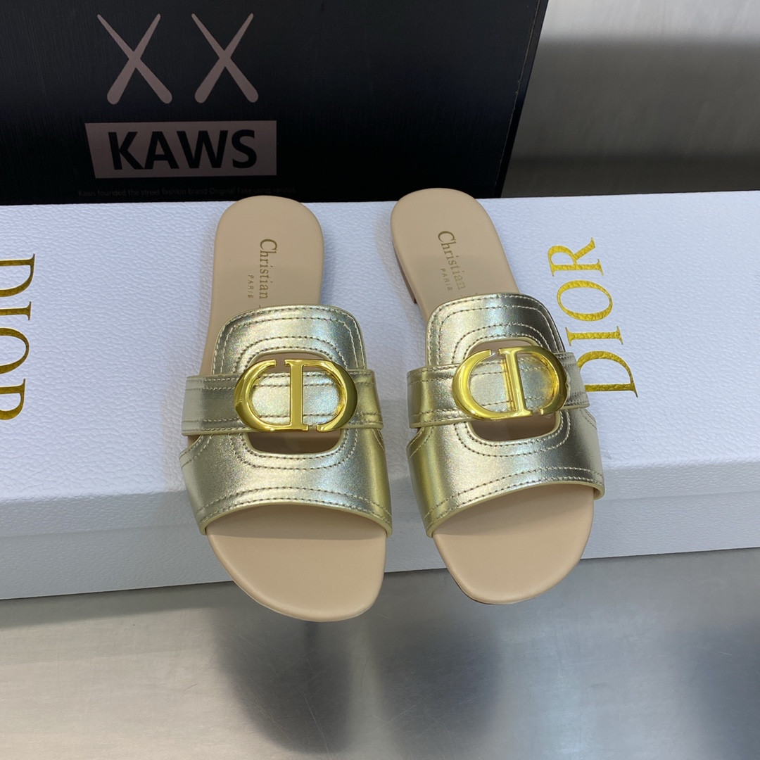 UA D10r 30 Montaigne Slide