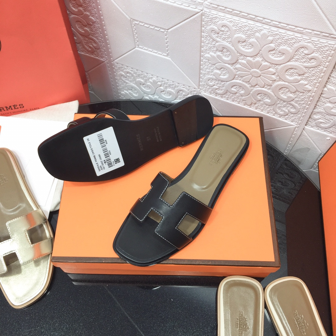 UA H**me5 Oran sandal