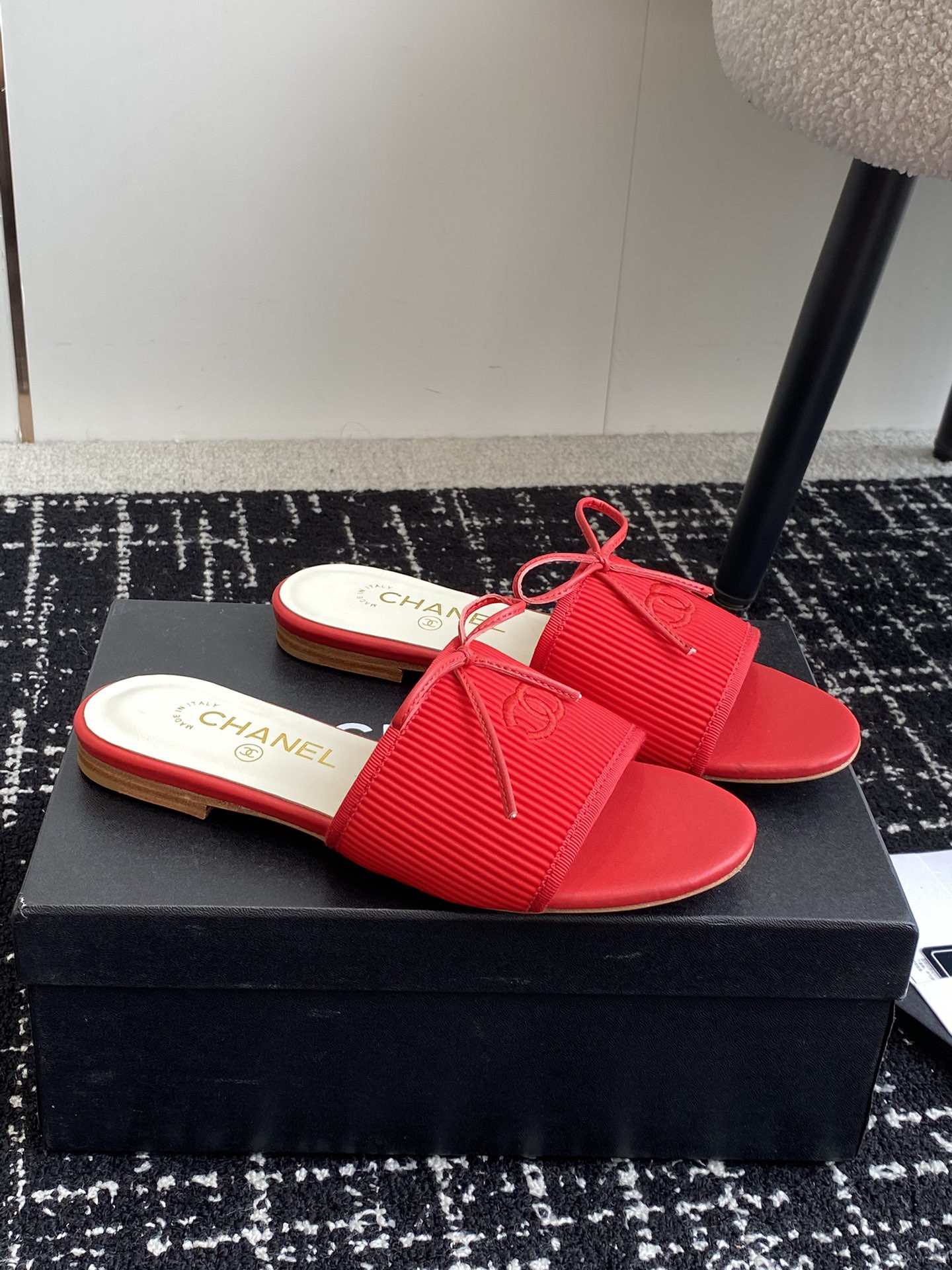 UA Ch**el WOMEN'S SLIDES