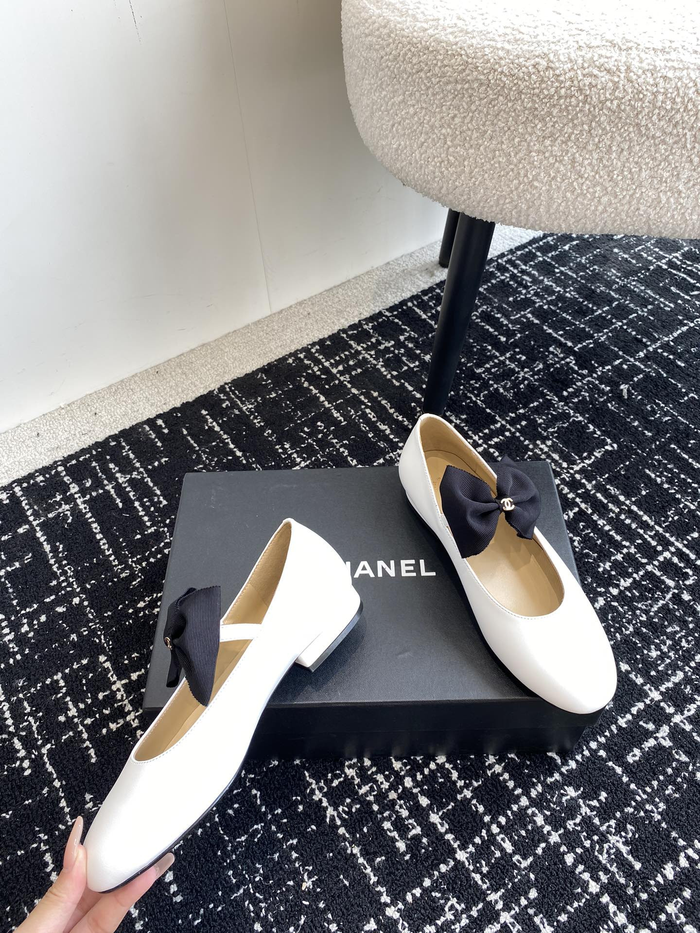 UA Ch**el MARY JANES FLAT