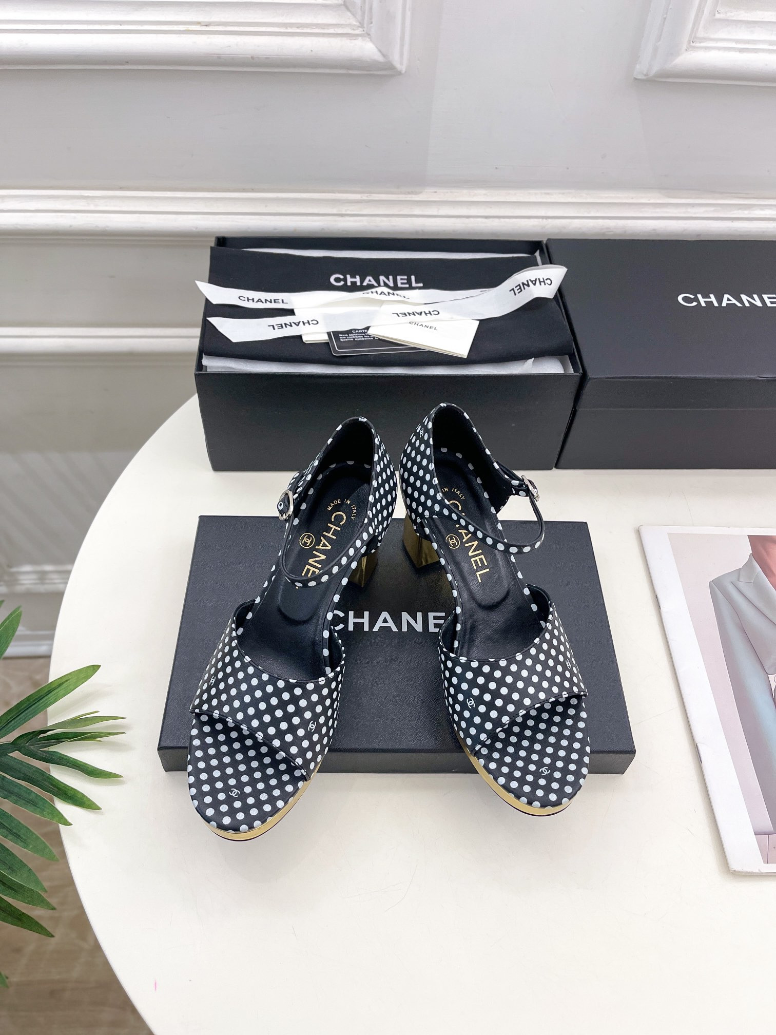 UA Ch**el HEELED SANDALS
