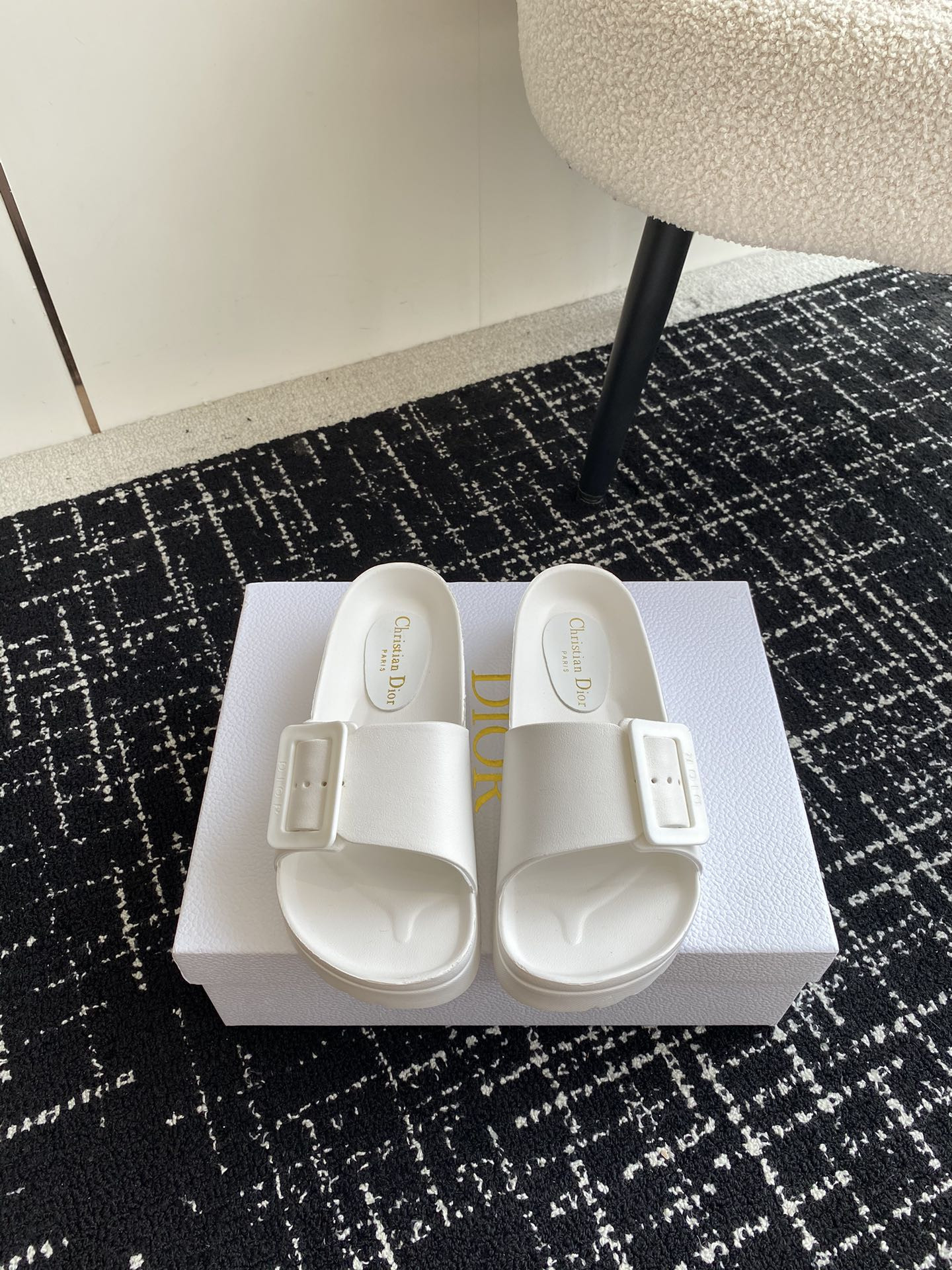 UA D10r Slide White