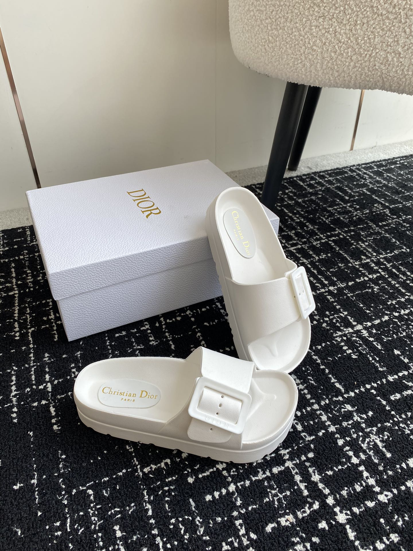 UA D10r Slide White