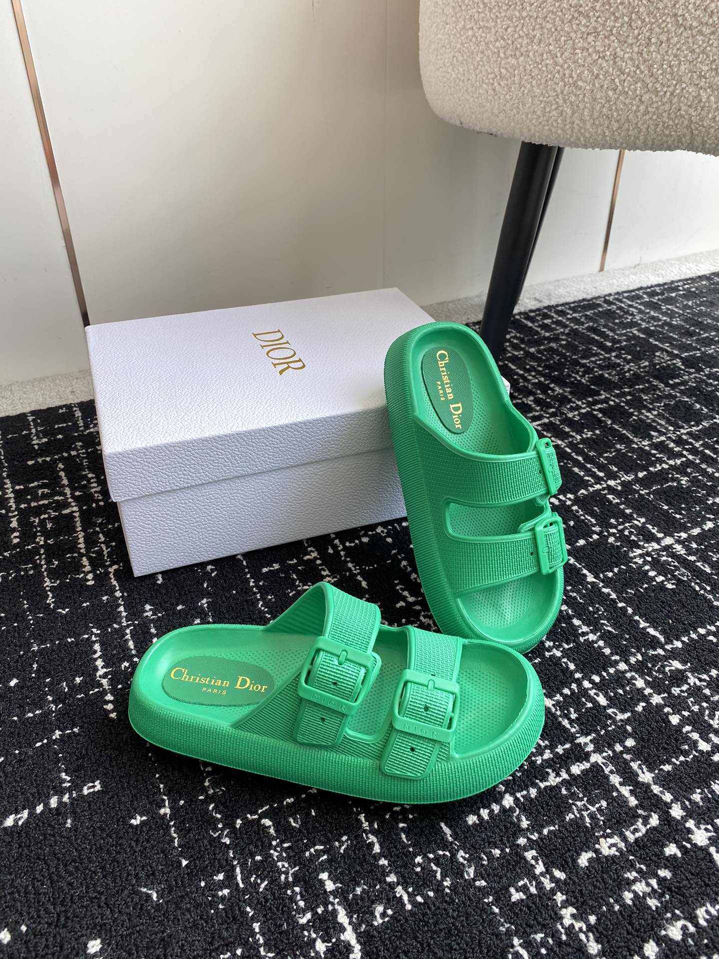 UA D10r Slide