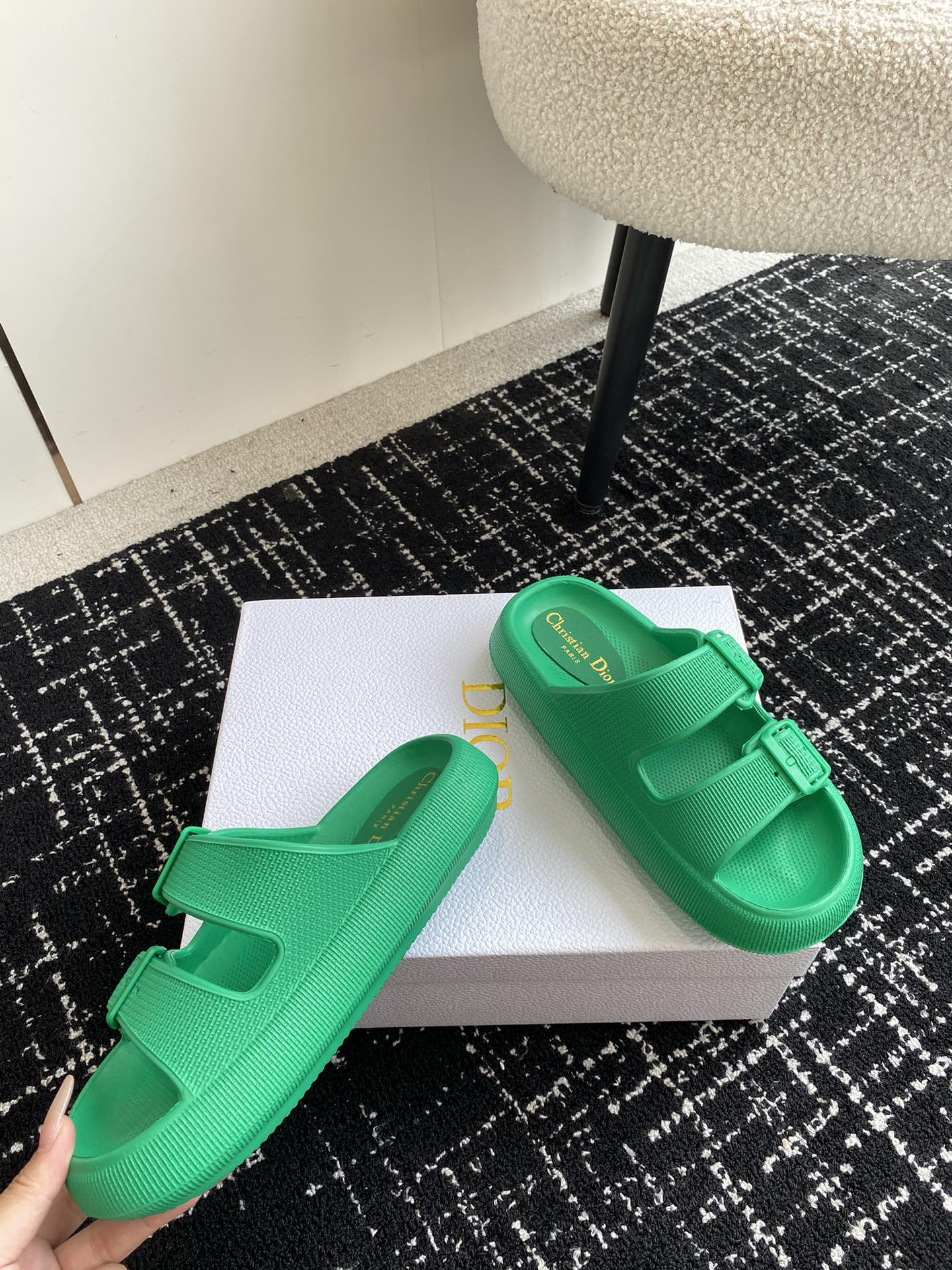 UA D10r Slide