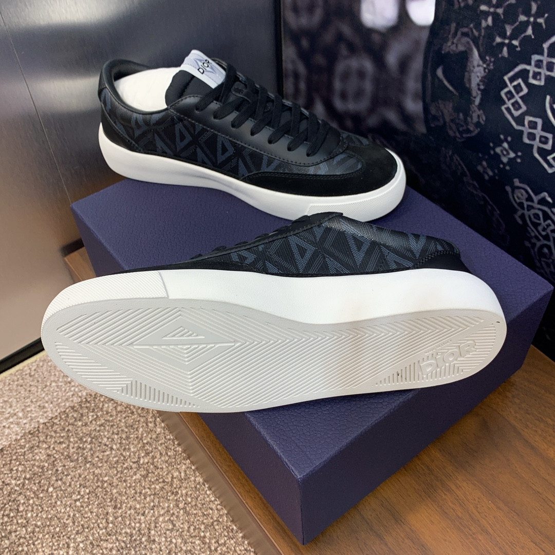 UA D10r B101 Sneaker