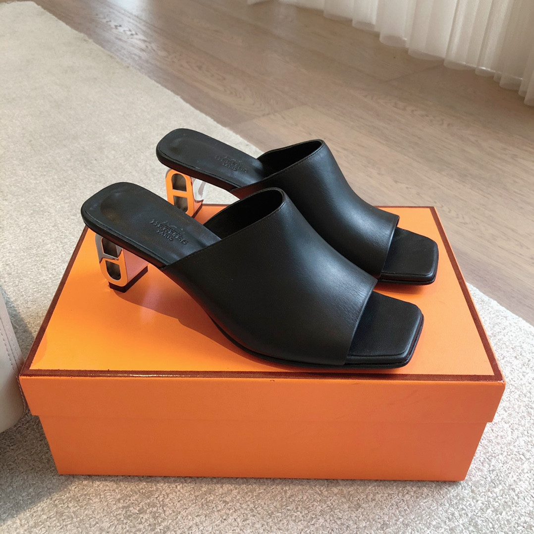 UA H**me5 Iconique 60 sandal