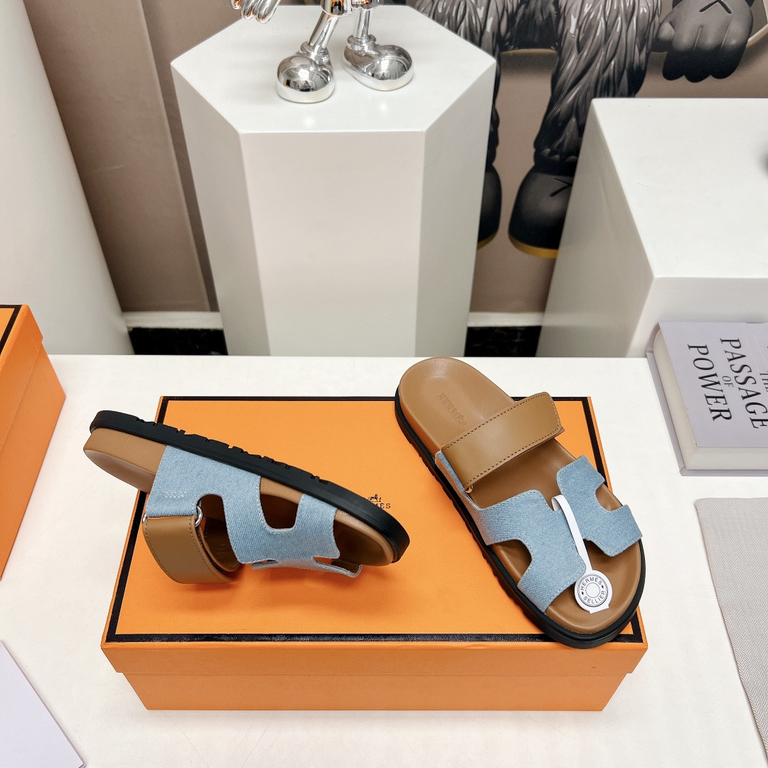 UA H**me5 Chypre sandal