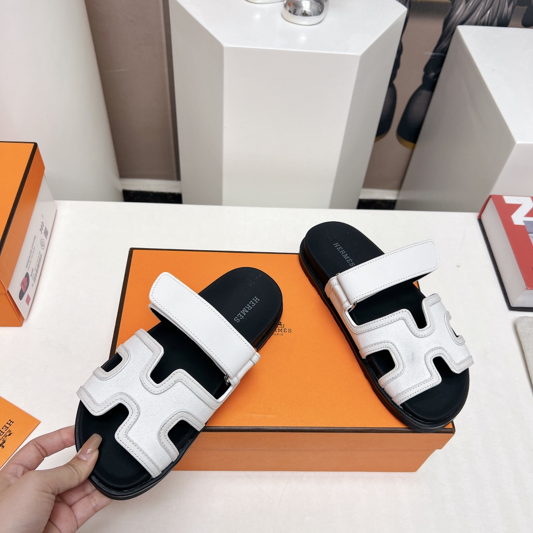 UA H**me5 Chypre sandal
