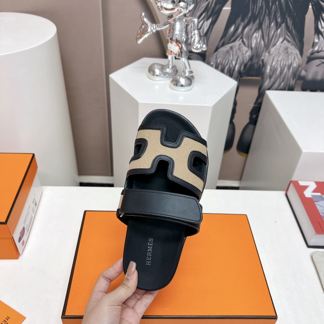UA H**me5 Chypre sandal