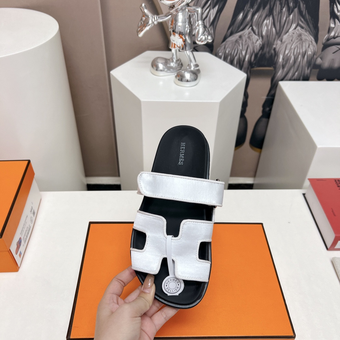 UA H**me5 Chypre sandal