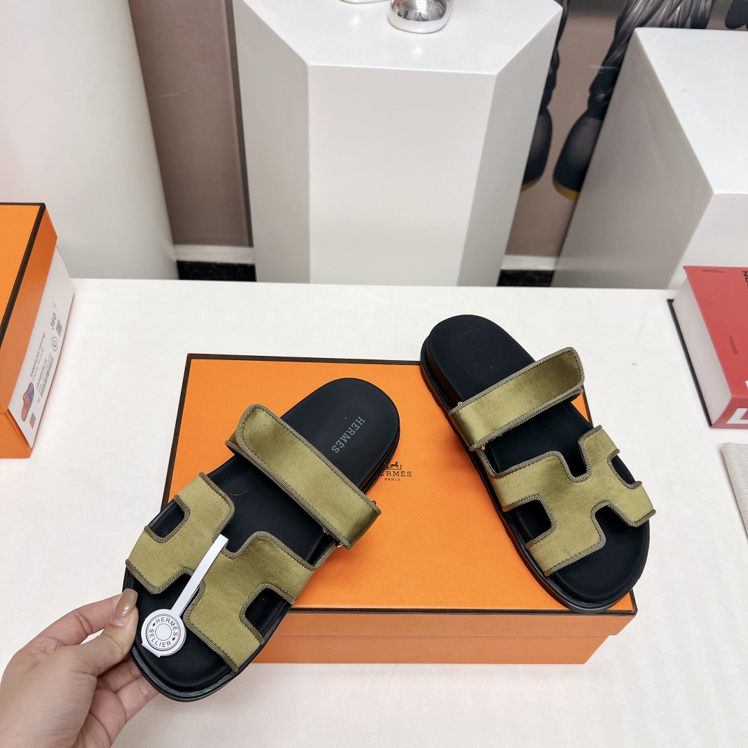 UA H**me5 Chypre sandal