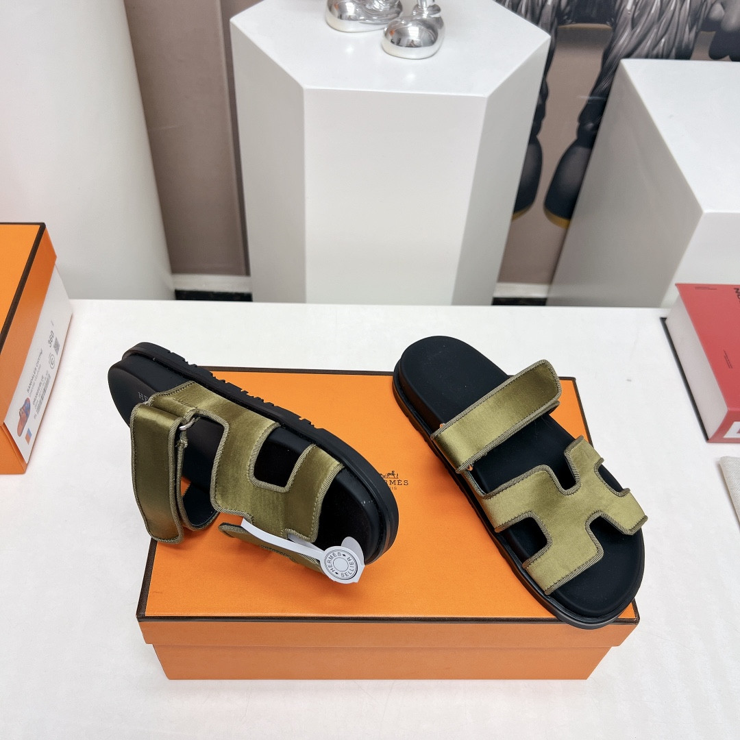 UA H**me5 Chypre sandal