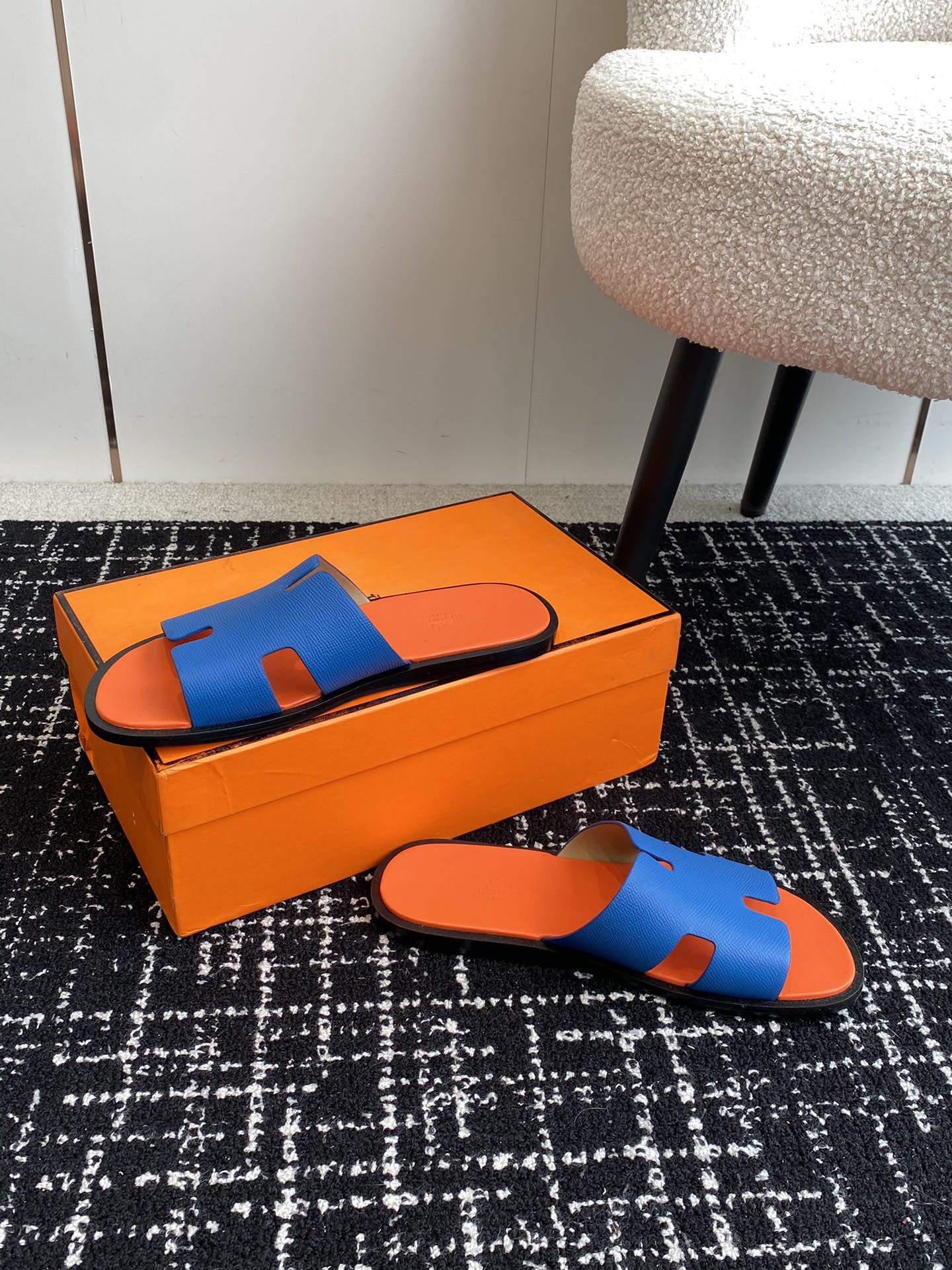 UA H**me5 Izmir sandal