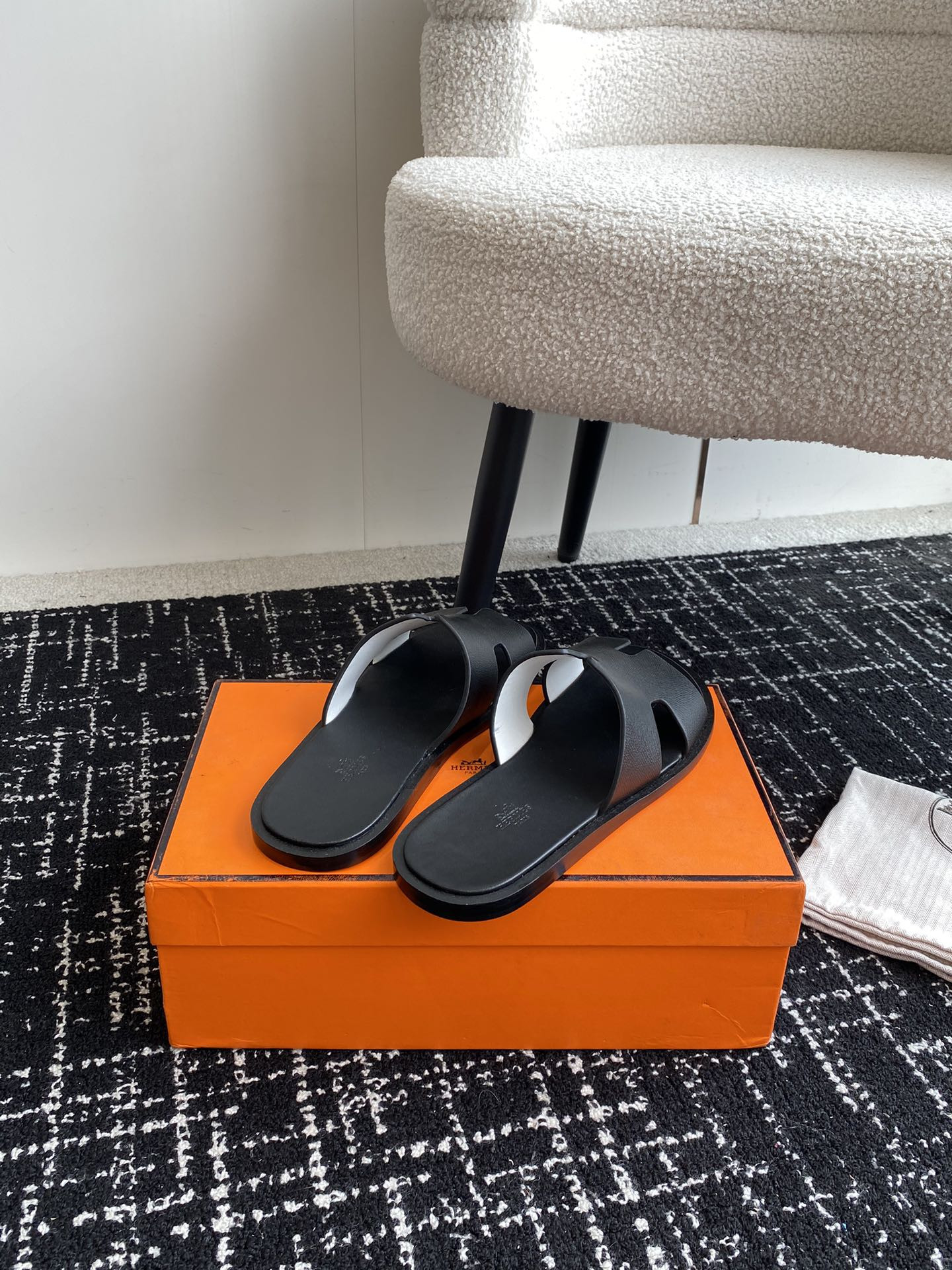 UA H**me5 Izmir sandal
