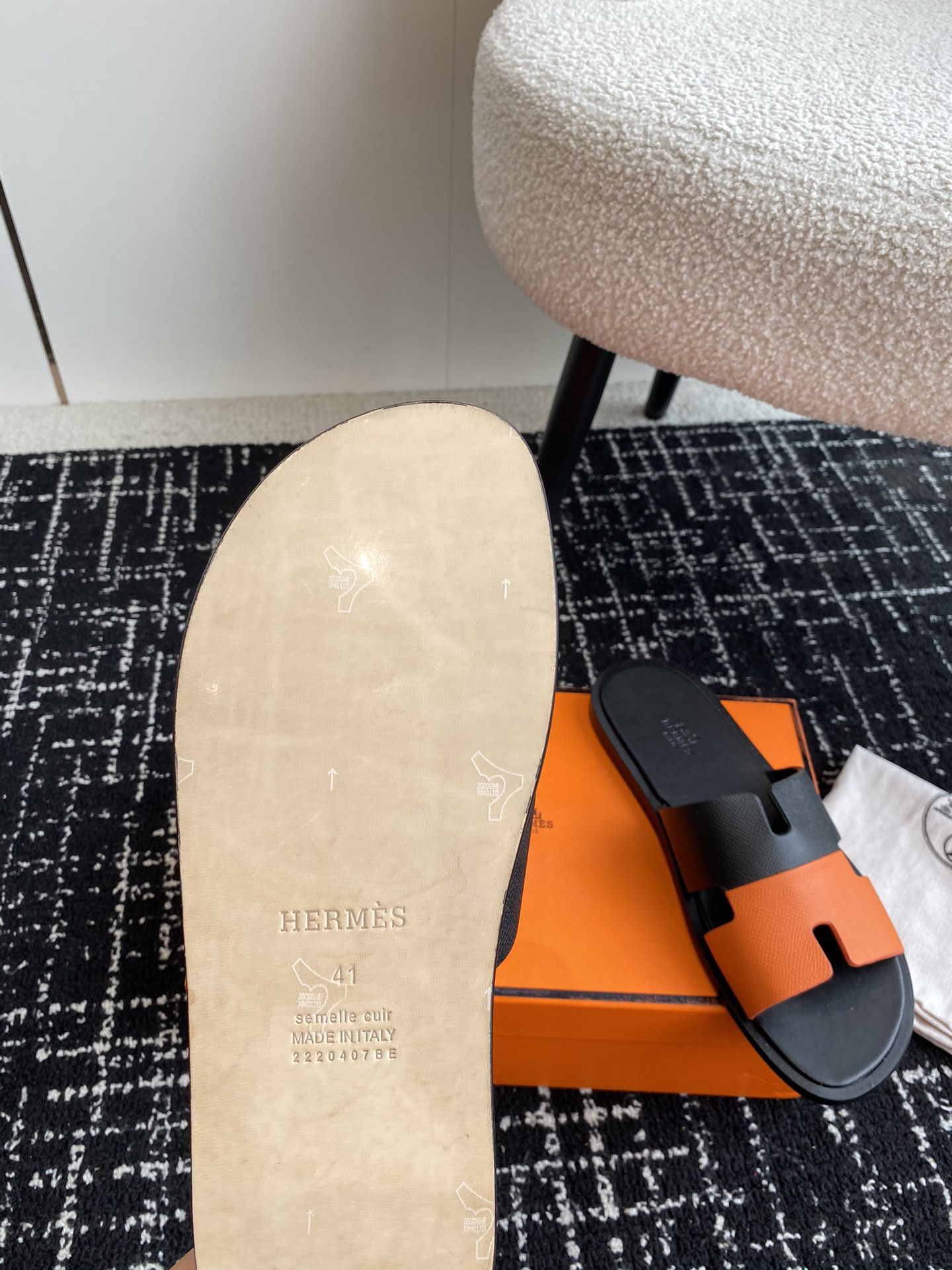 UA H**me5 Izmir sandal