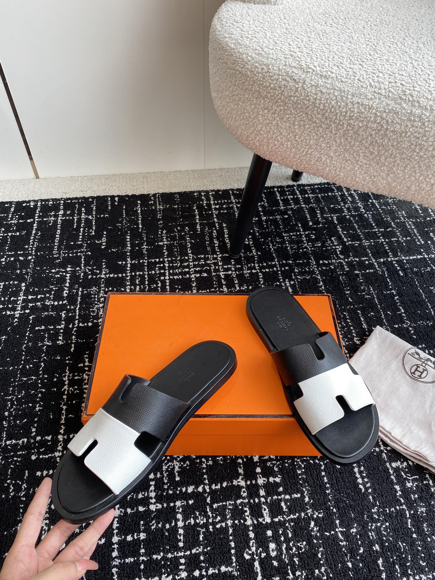 UA H**me5 Izmir sandal