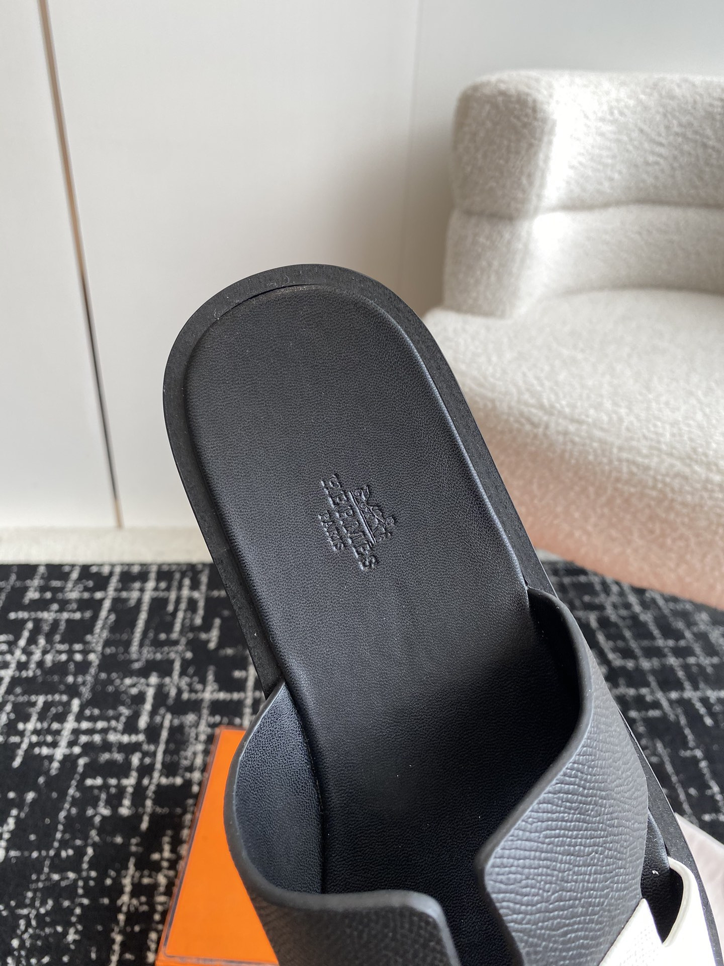 UA H**me5 Izmir sandal