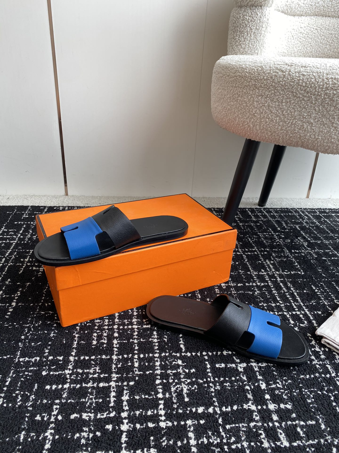 UA H**me5 Izmir sandal