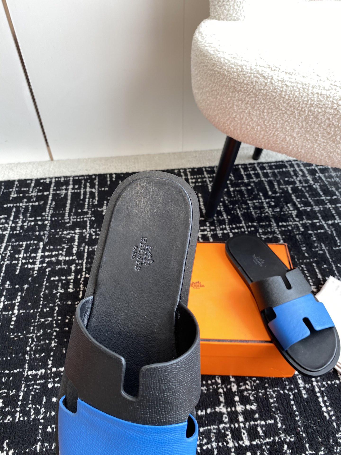 UA H**me5 Izmir sandal